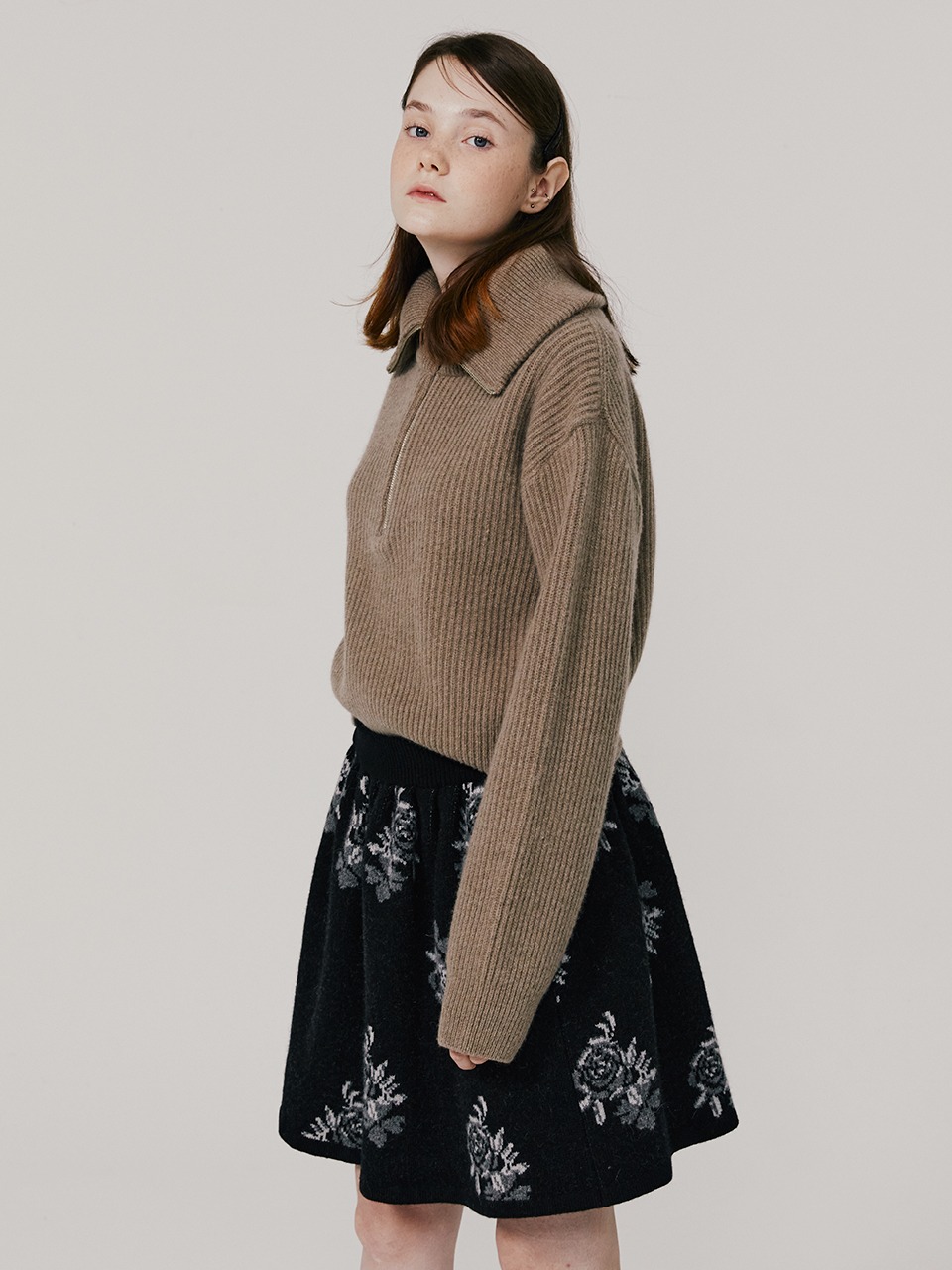 [12월 초 순차배송] Monotone Rose Jacquard Knit Skirt VC229OKS019M